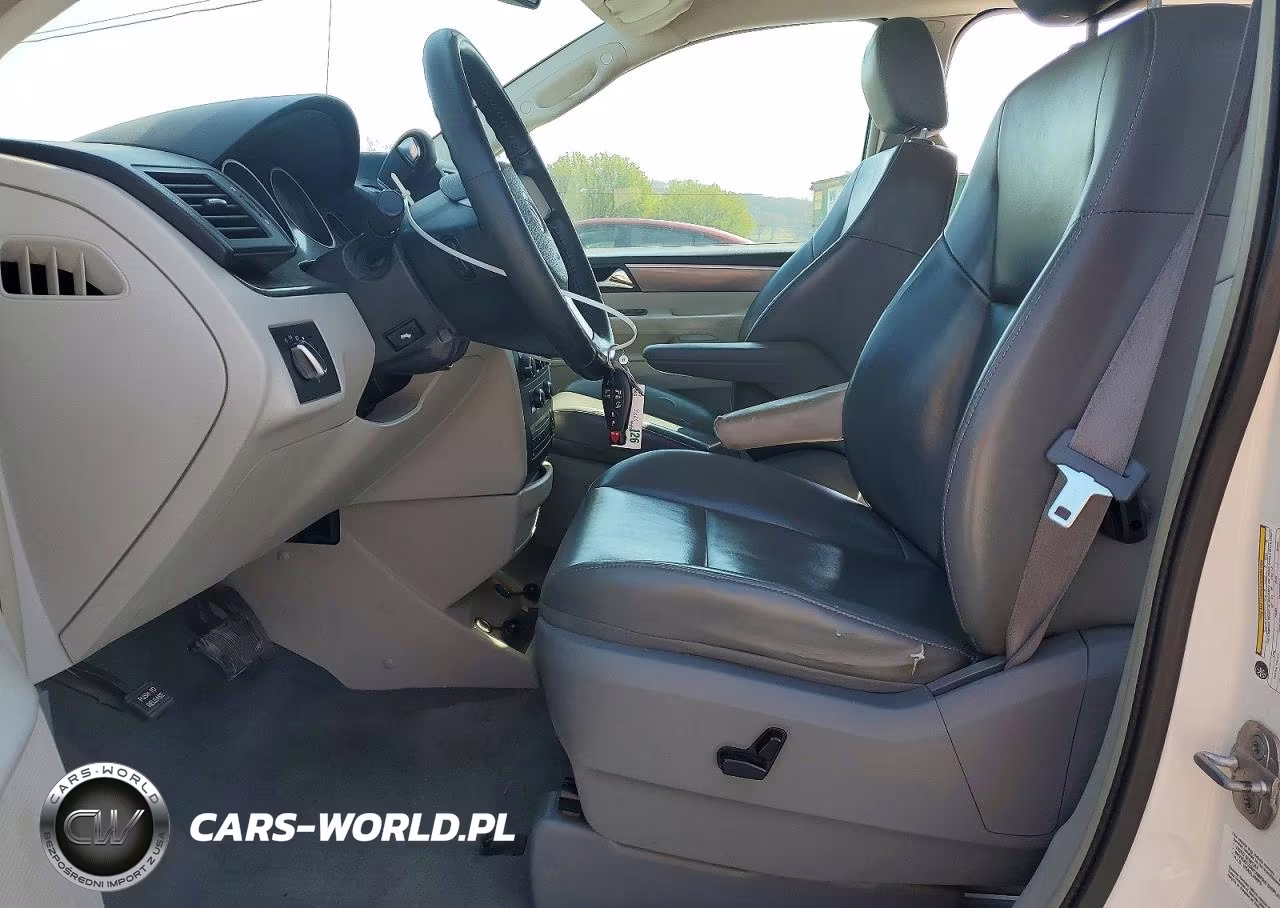 2010 Volkswagen Routan Se VIN:2V4RW3D1XAR246044 - 7