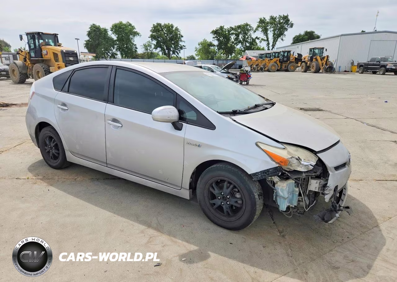 2014 Toyota Prius Two VIN:JTDKN3DU3E0358211 - 4