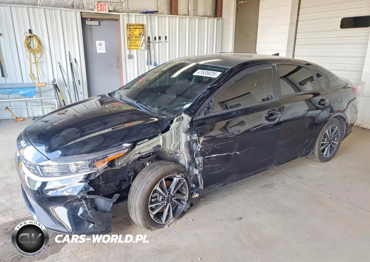 2023 Kia Forte Lxs – zdjęcie 1 z 12