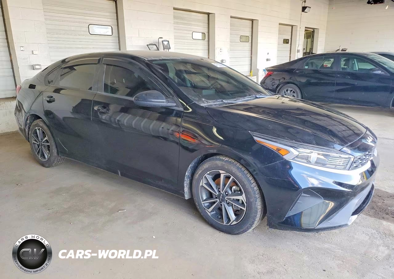 2023 Kia Forte Lxs VIN:3KPF24AD7PE611013 - 4