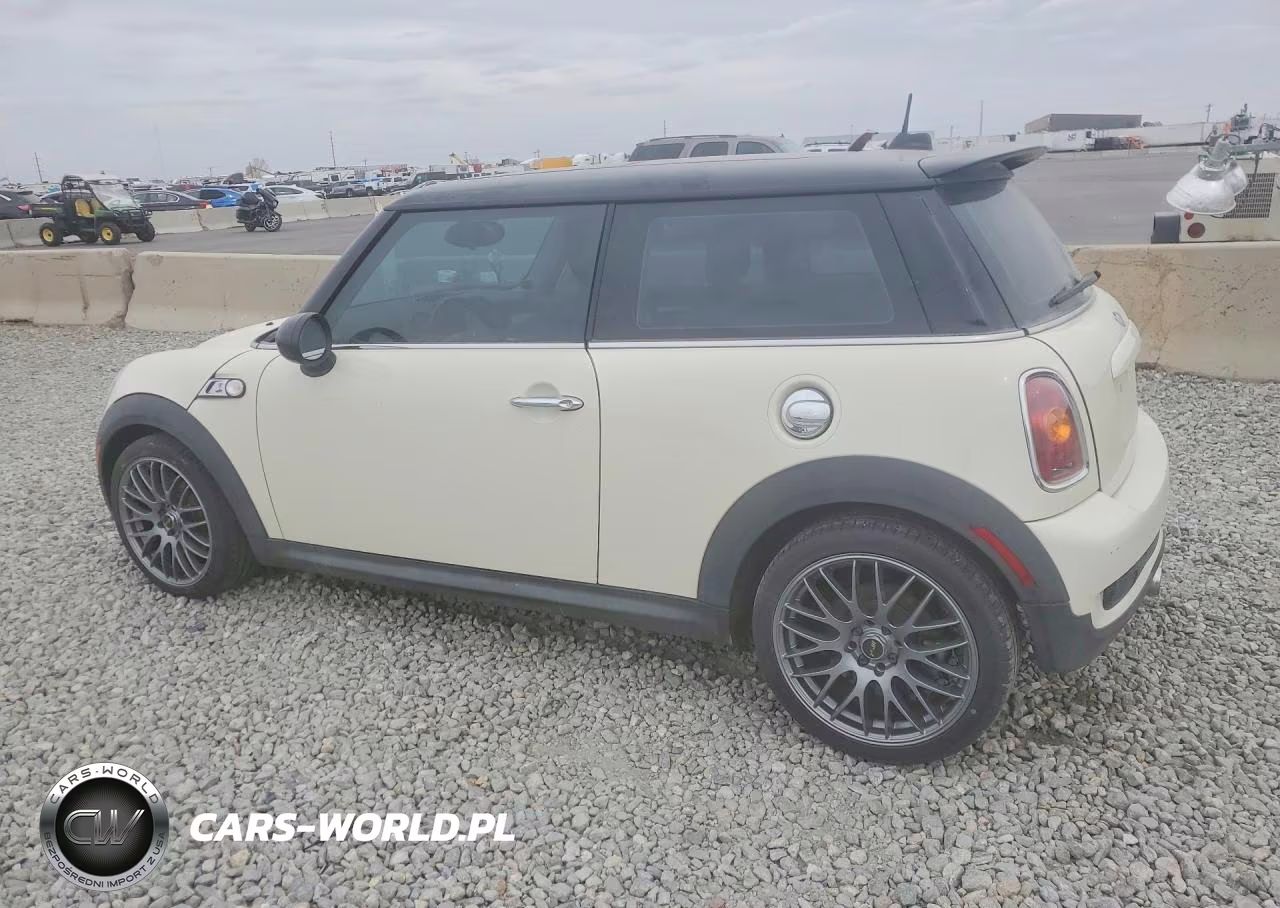 2008 Mini Cooper S VIN:WMWMF73558TT90049 - 2