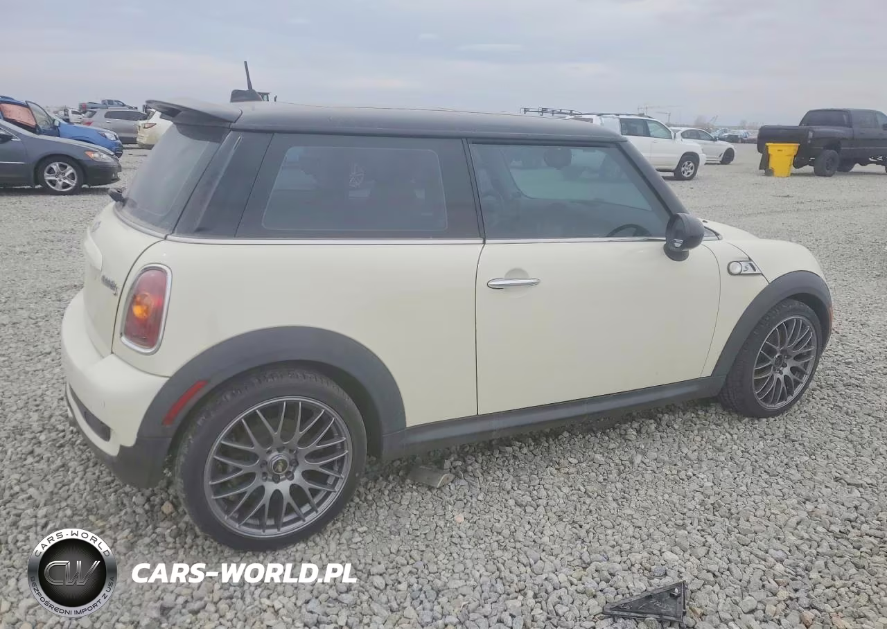 2008 Mini Cooper S VIN:WMWMF73558TT90049 - 3