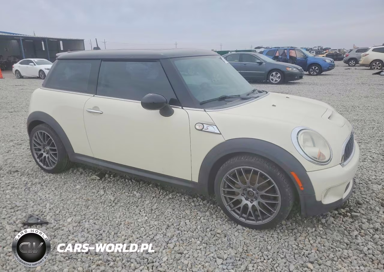 2008 Mini Cooper S VIN:WMWMF73558TT90049 - 4