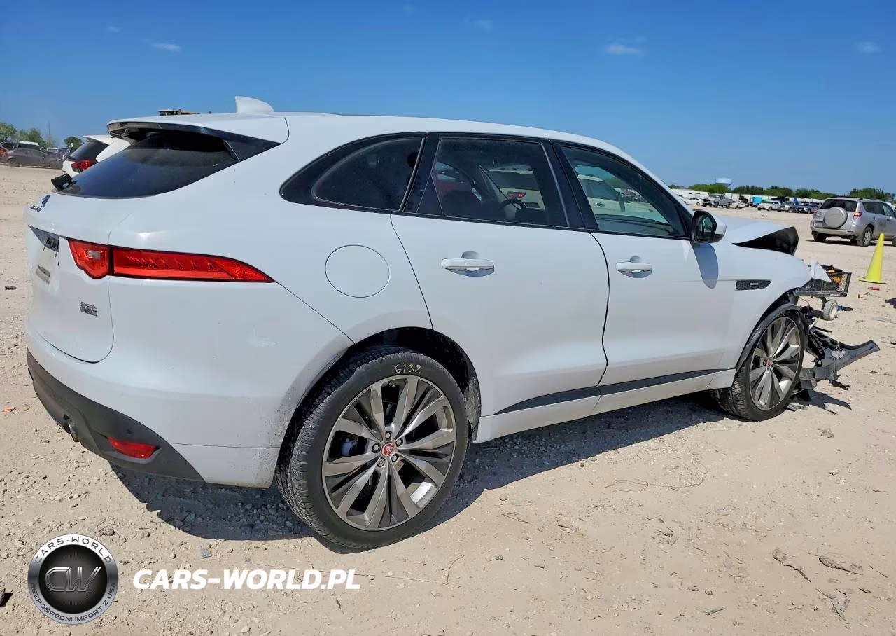 2017 Jaguar F-Pace R - Sport VIN:SADCL2BV6HA062151 - 3