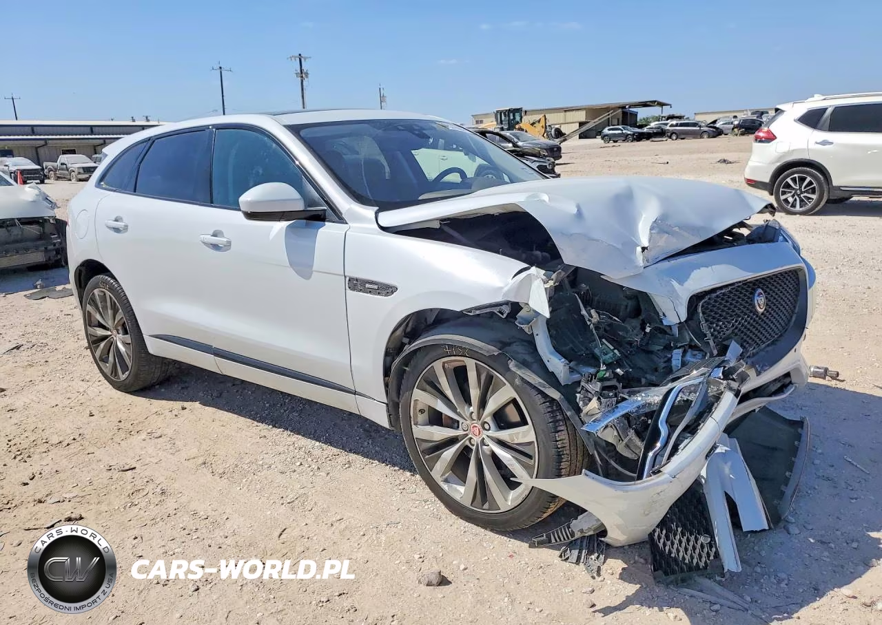 2017 Jaguar F-Pace R - Sport VIN:SADCL2BV6HA062151 - 4