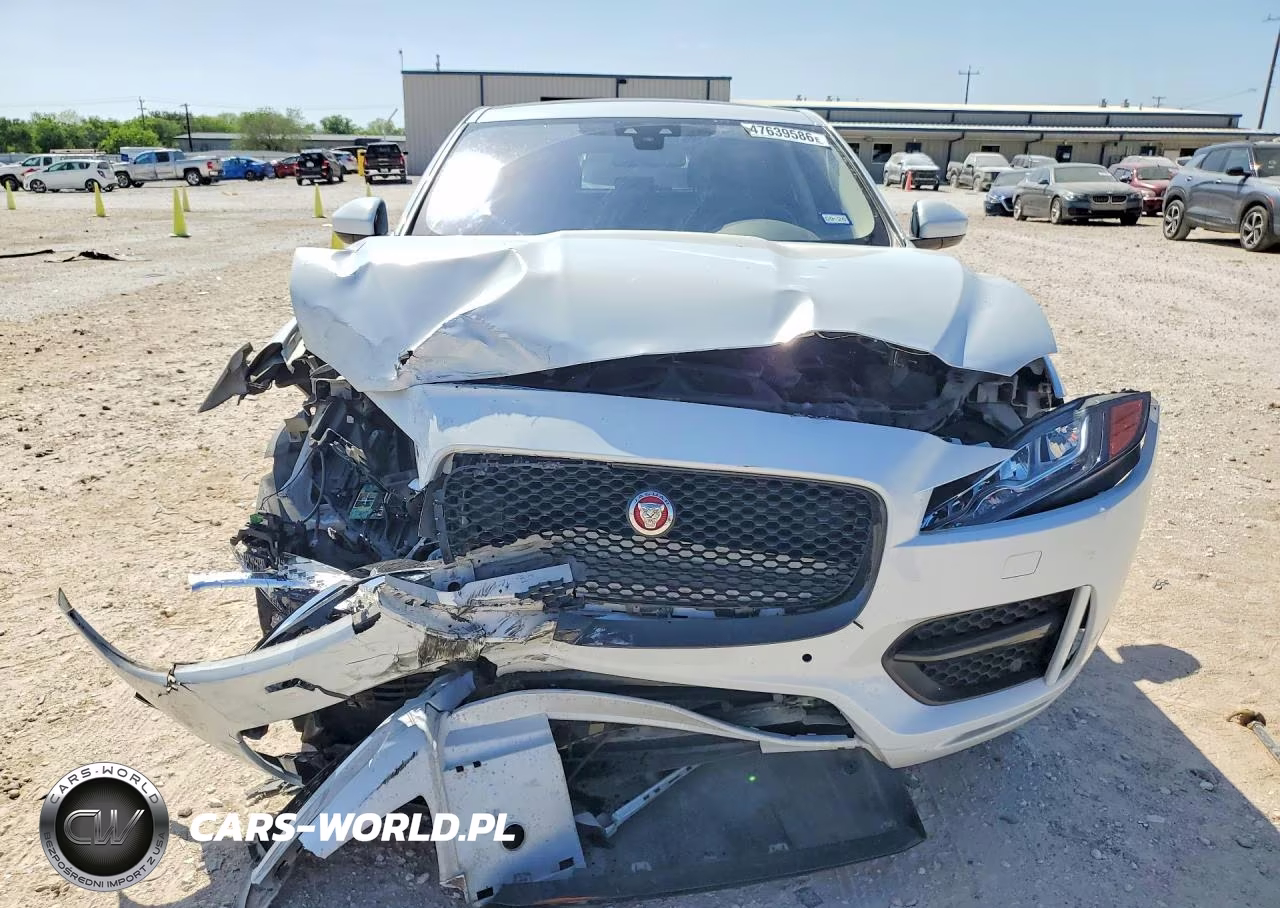 2017 Jaguar F-Pace R - Sport VIN:SADCL2BV6HA062151 - 5