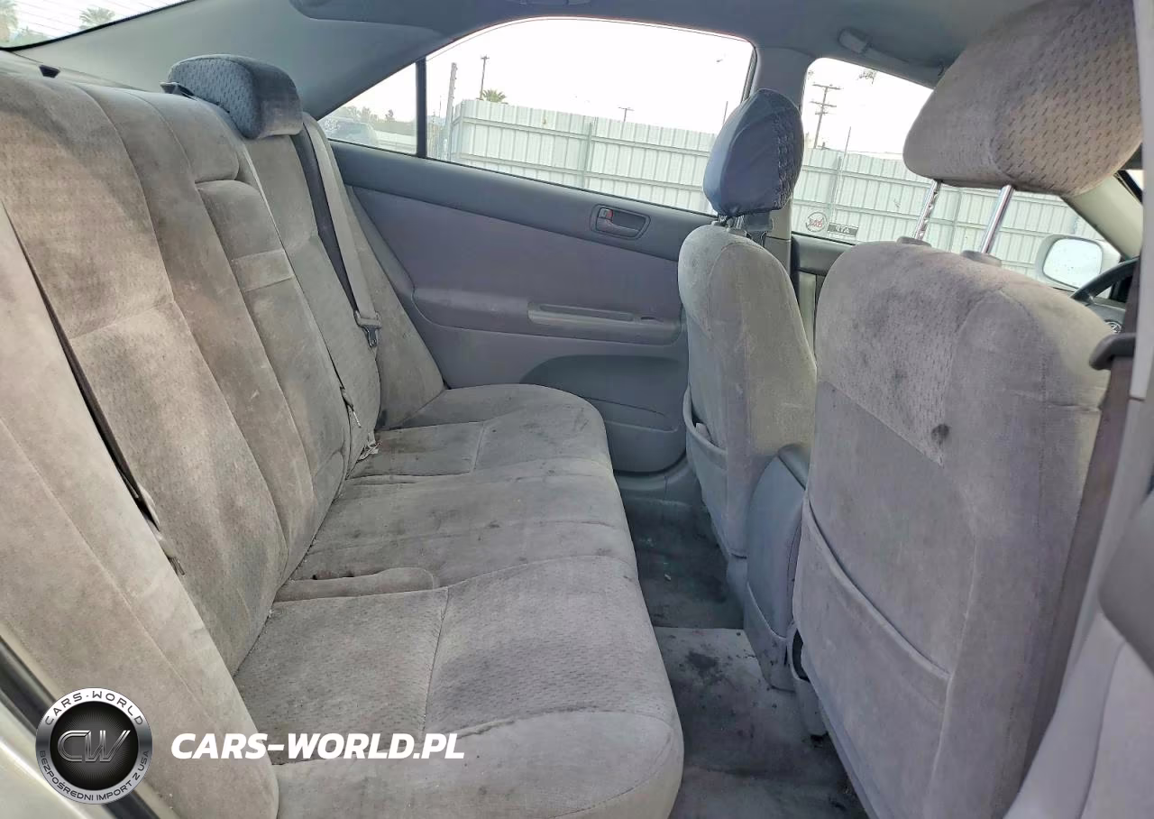 2002 Toyota Camry Le VIN:JTDBE32K220012311 - 10