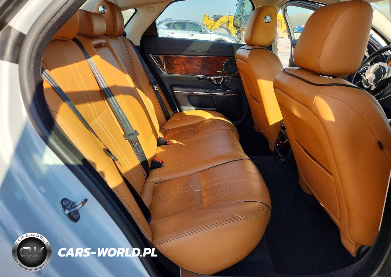 2019 Jaguar Xj R - Sport VIN:SAJXJ1CD0K8W20336 - 10