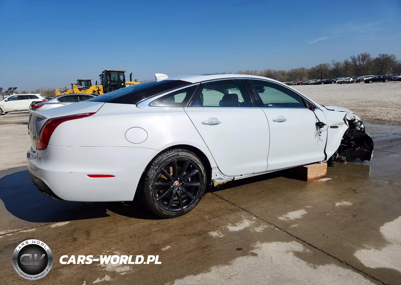 2019 Jaguar Xj R - Sport VIN:SAJXJ1CD0K8W20336 - 3