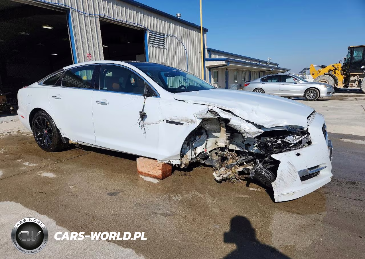 2019 Jaguar Xj R - Sport VIN:SAJXJ1CD0K8W20336 - 4