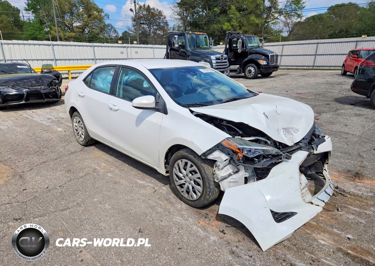 2018 Toyota Corolla Le VIN:5YFBURHE8JP756250 - 4