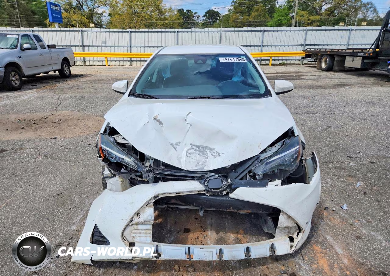 2018 Toyota Corolla Le VIN:5YFBURHE8JP756250 - 5