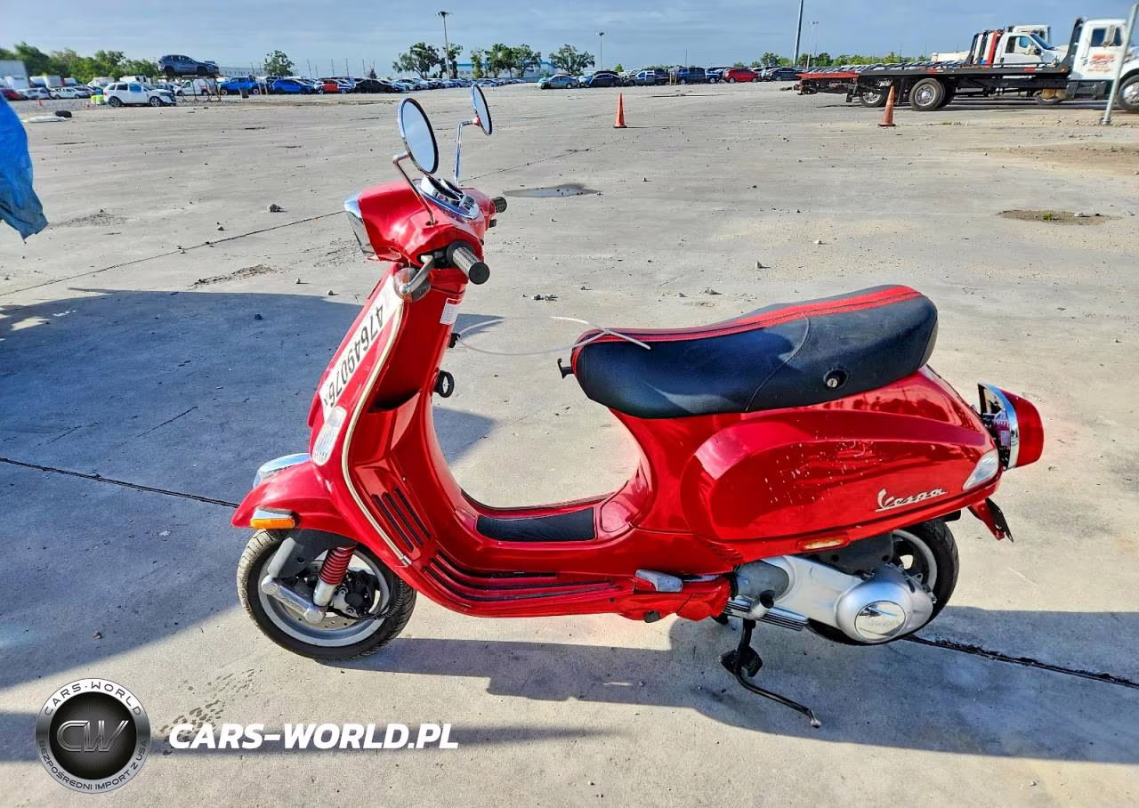 2015 Vespa 150 Cc Scooter VIN:ZAPM448F295603343 - 3