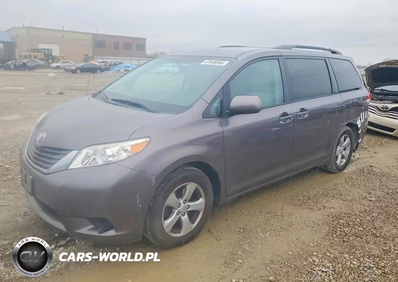 2013 Toyota Sienna Le 8-Passenger