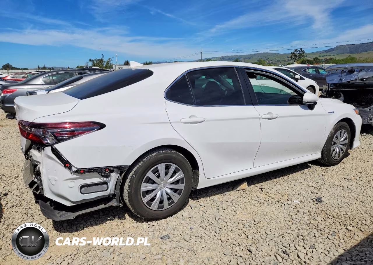 2021 Toyota Camry Hybrid Le VIN:4T1C31AK6MU552817 - 3