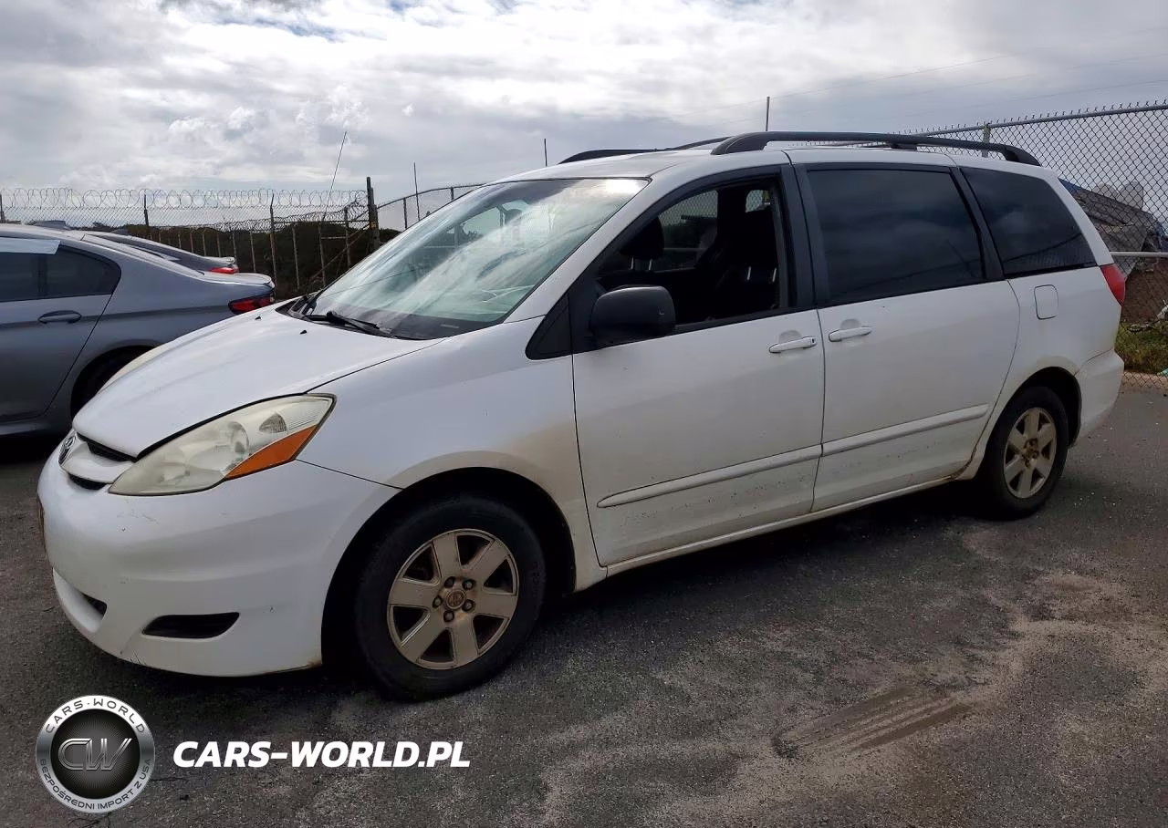 2010 Toyota Sienna Le 7-Passenger