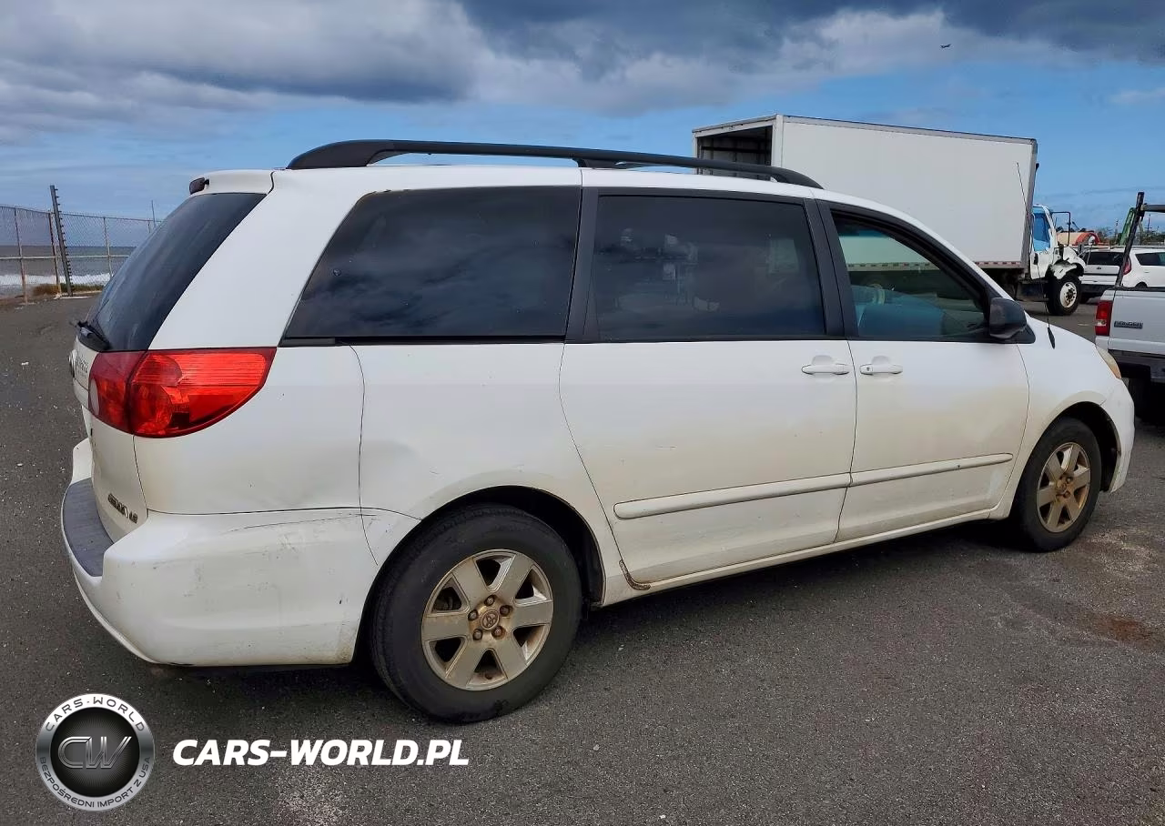 2010 Toyota Sienna Le 7-Passenger VIN:5TDKK4CC5AS306979 - 3