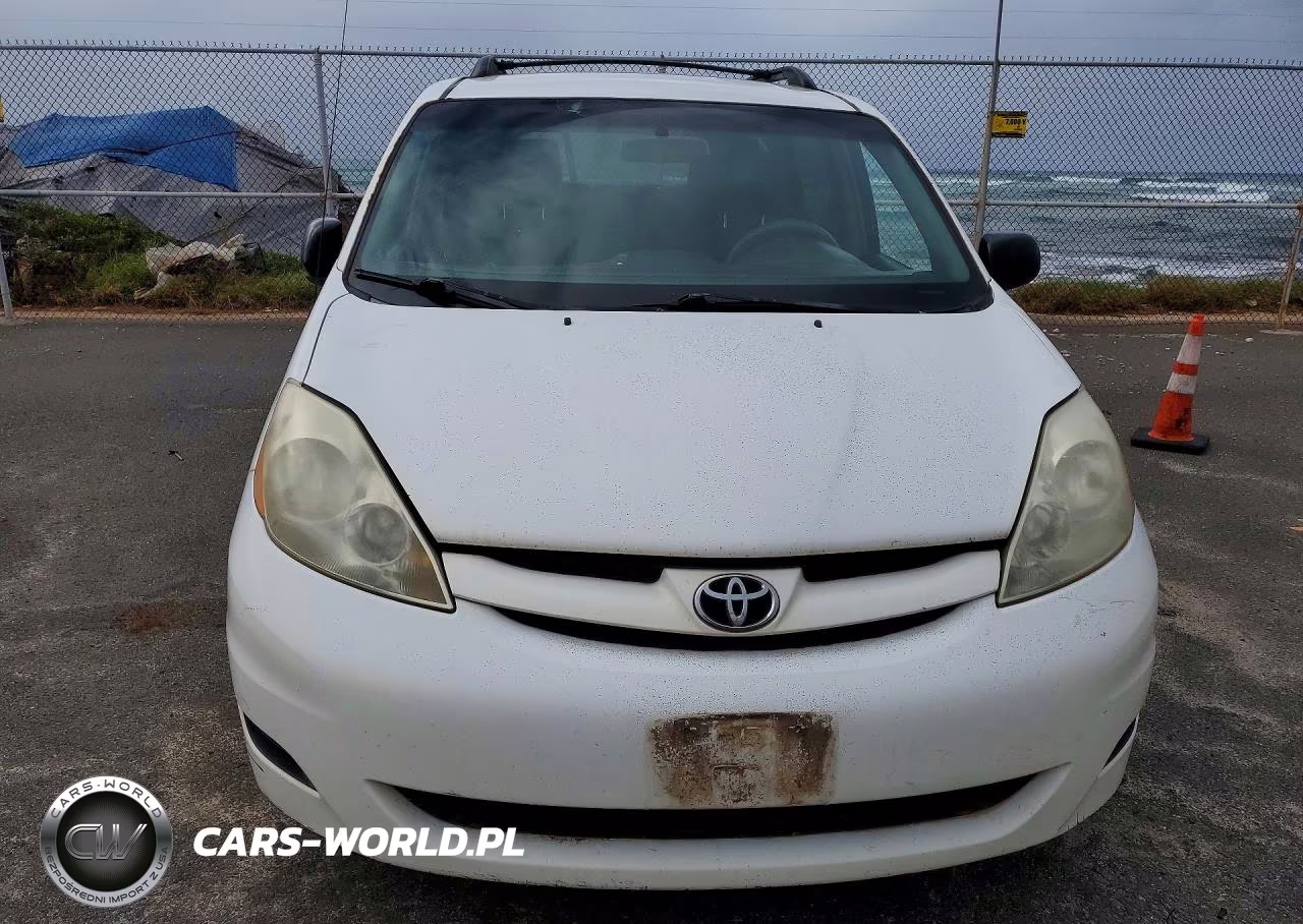 2010 Toyota Sienna Le 7-Passenger VIN:5TDKK4CC5AS306979 - 5