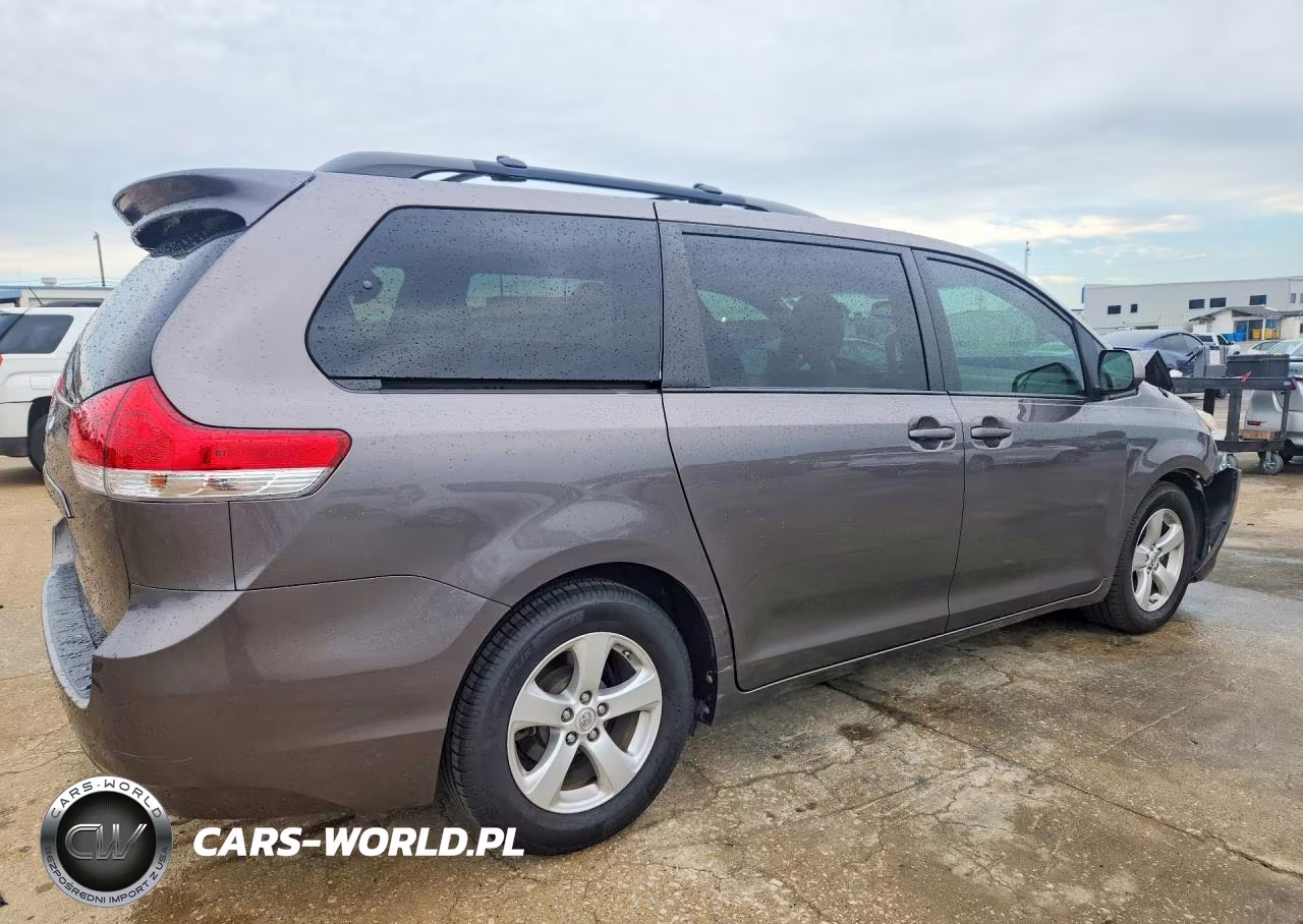 2013 Toyota Sienna Le 8-Passenger VIN:5TDKK3DC0DS330538 - 3