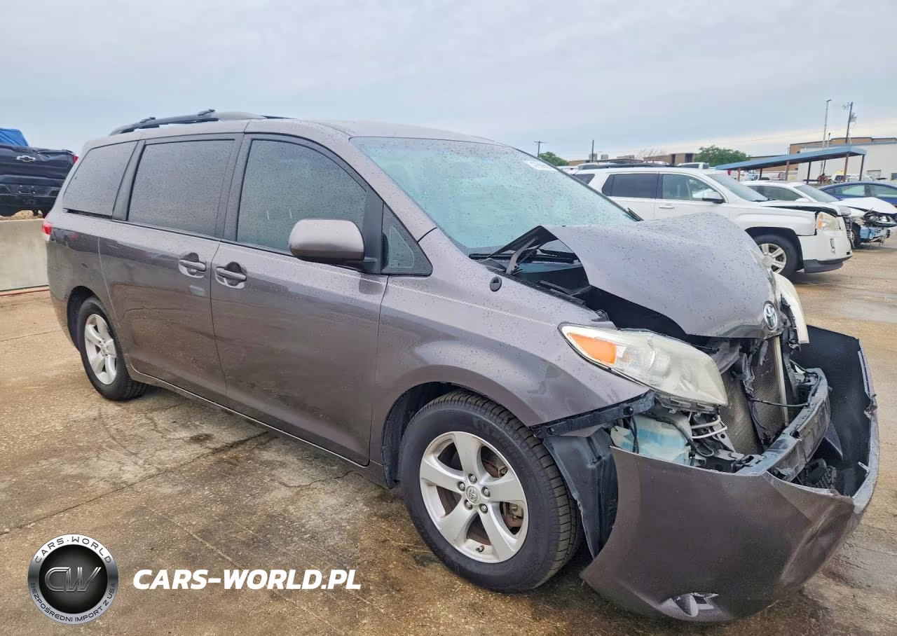 2013 Toyota Sienna Le 8-Passenger VIN:5TDKK3DC0DS330538 - 4