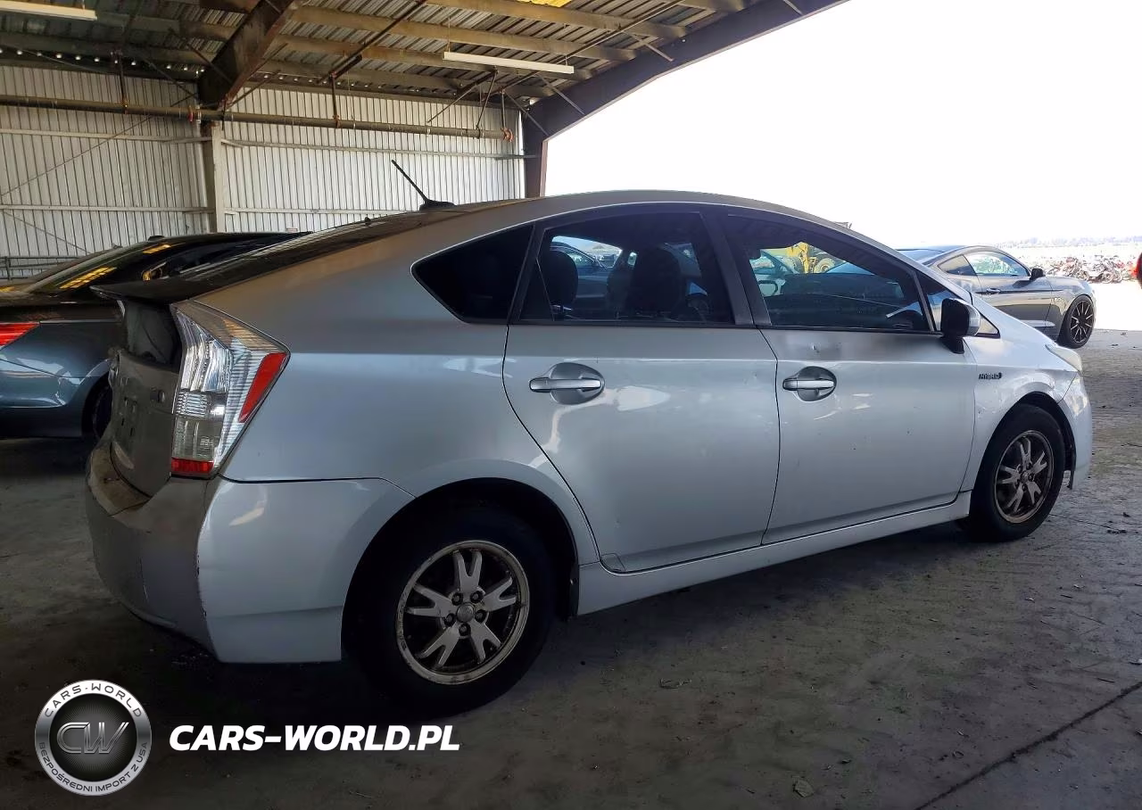 2011 Toyota Prius Two VIN:JTDKN3DU8B0267446 - 3