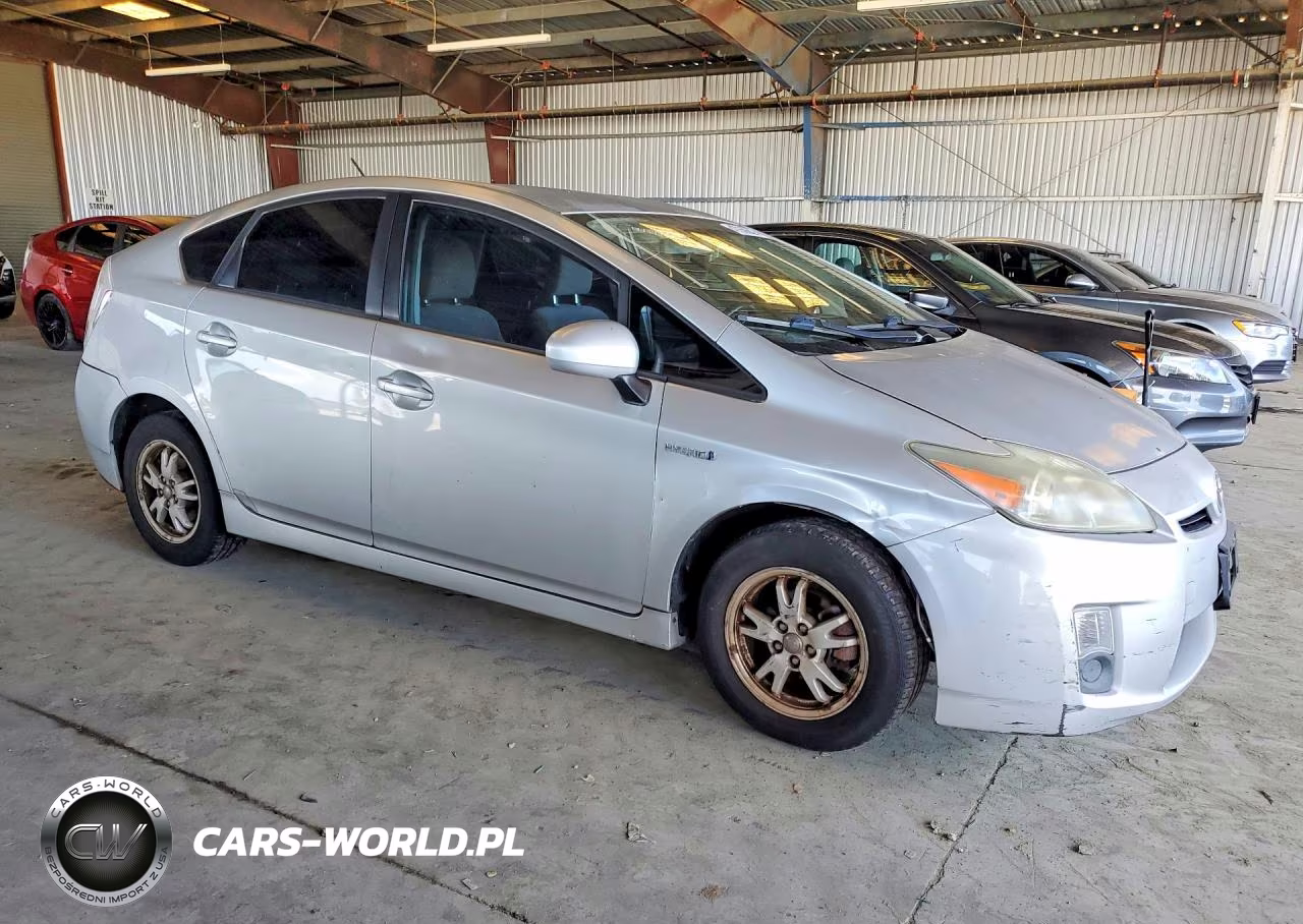 2011 Toyota Prius Two VIN:JTDKN3DU8B0267446 - 4