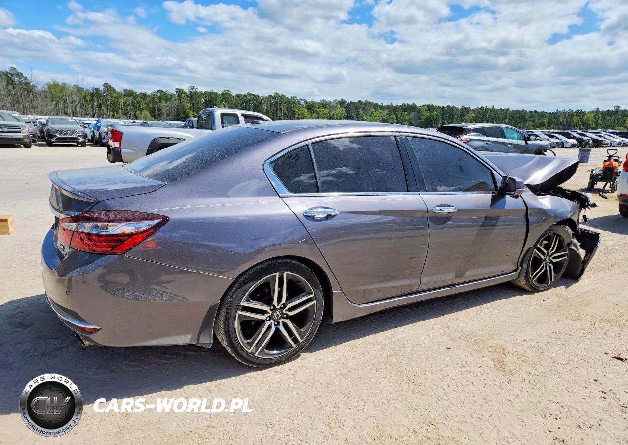 2017 Honda Accord Touring VIN:1HGCR3F99HA039011 - 3