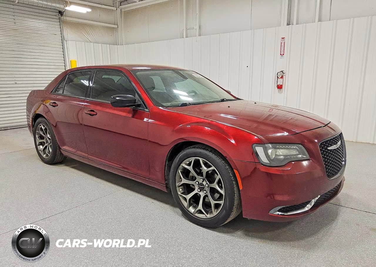 2018 Chrysler 300 Touring VIN:2C3CCAAGXJH253883 - 4