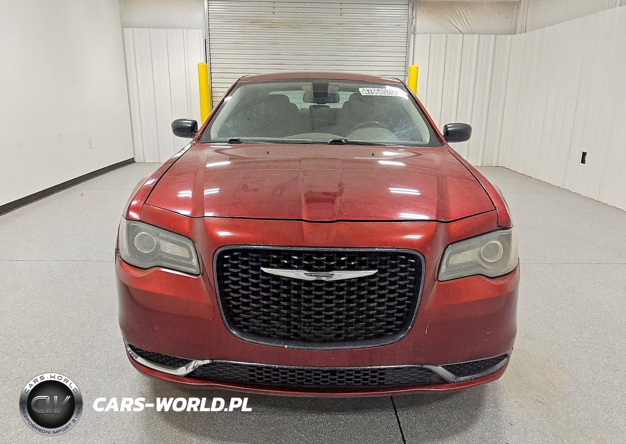 2018 Chrysler 300 Touring VIN:2C3CCAAGXJH253883 - 5