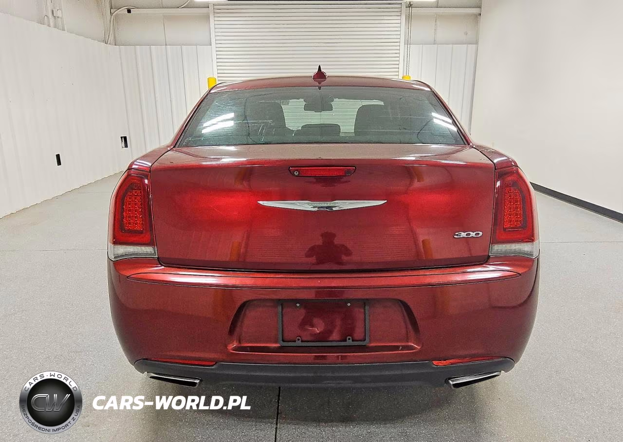 2018 Chrysler 300 Touring VIN:2C3CCAAGXJH253883 - 6