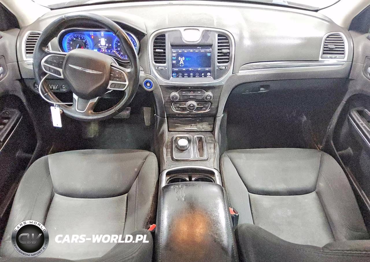 2018 Chrysler 300 Touring VIN:2C3CCAAGXJH253883 - 8