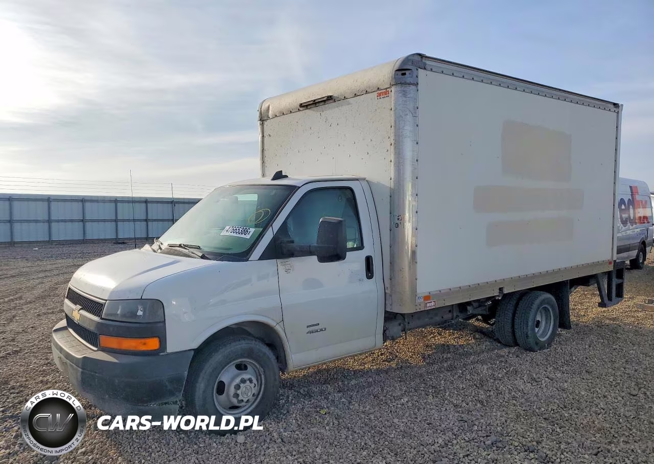 2020 Chev Express G4500