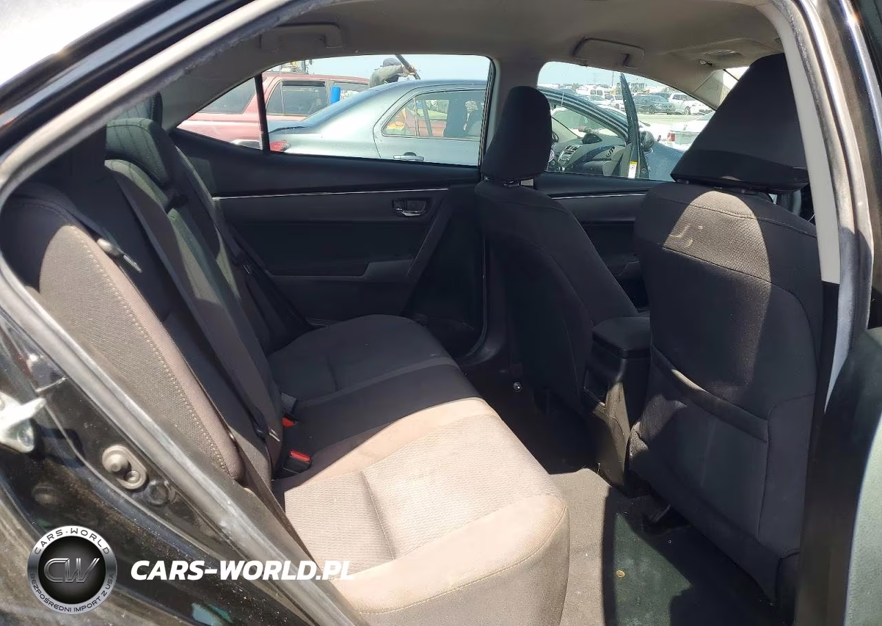 2018 Toyota Corolla Le VIN:5YFBURHEXJP833569 - 10