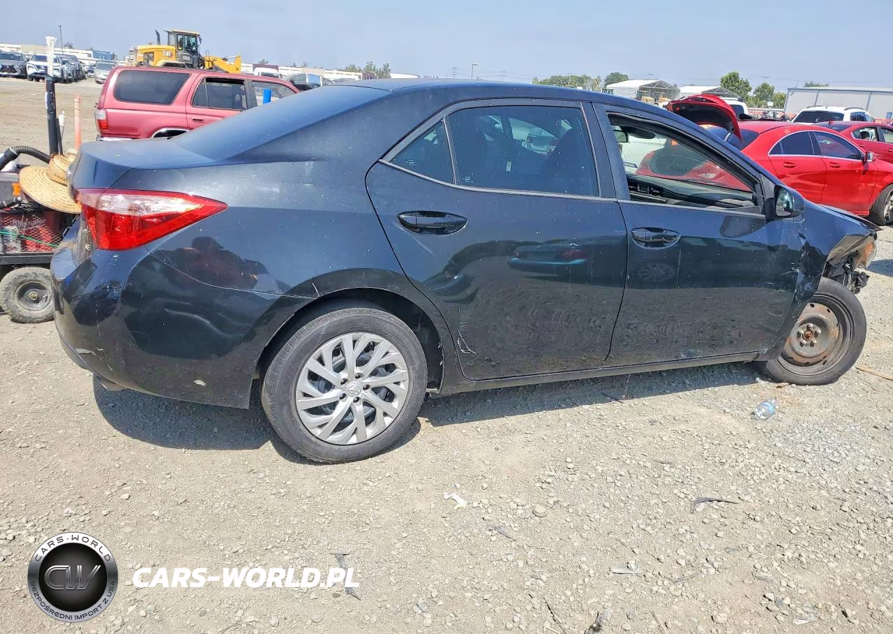 2018 Toyota Corolla Le VIN:5YFBURHEXJP833569 - 3