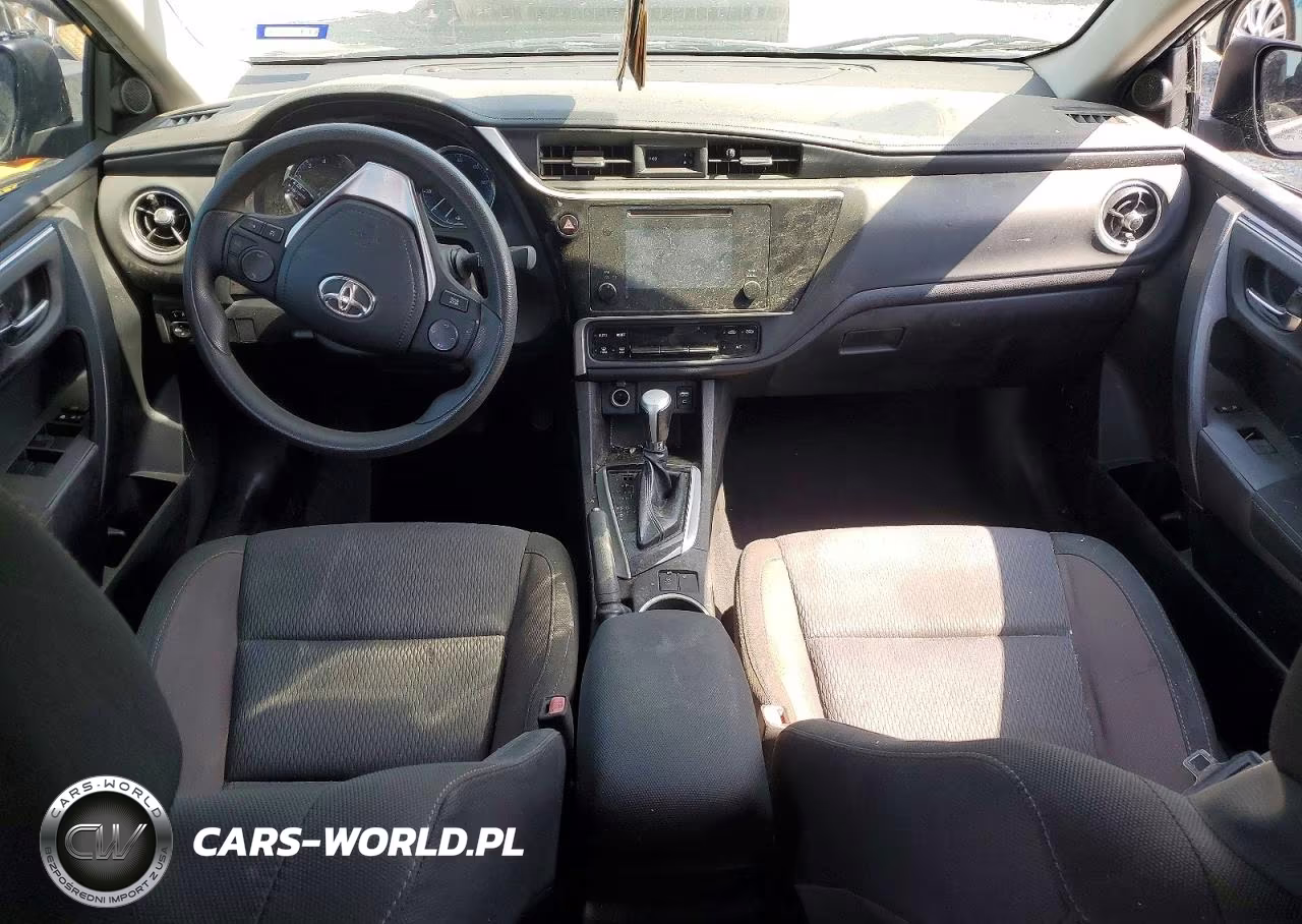 2018 Toyota Corolla Le VIN:5YFBURHEXJP833569 - 8