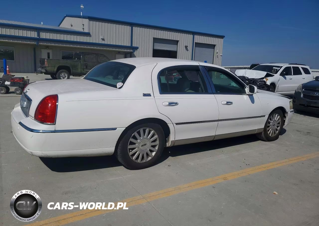 2004 Lincoln Town Car Executive VIN:1LNHM81W54Y602226 - 3