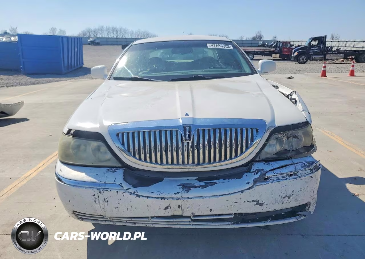 2004 Lincoln Town Car Executive VIN:1LNHM81W54Y602226 - 5