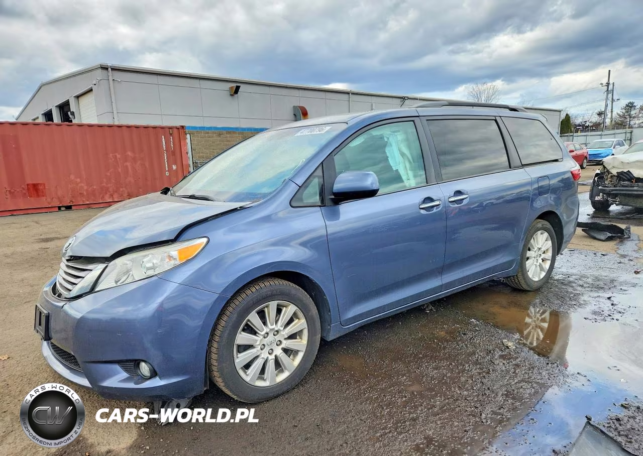 2015 Toyota Sienna Xle 7-Passenger – zdjęcie 1 z 13