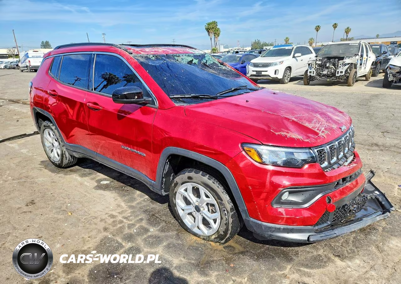 2025 Jeep Compass Latitude VIN:3C4NJDBN0ST547326 - 4