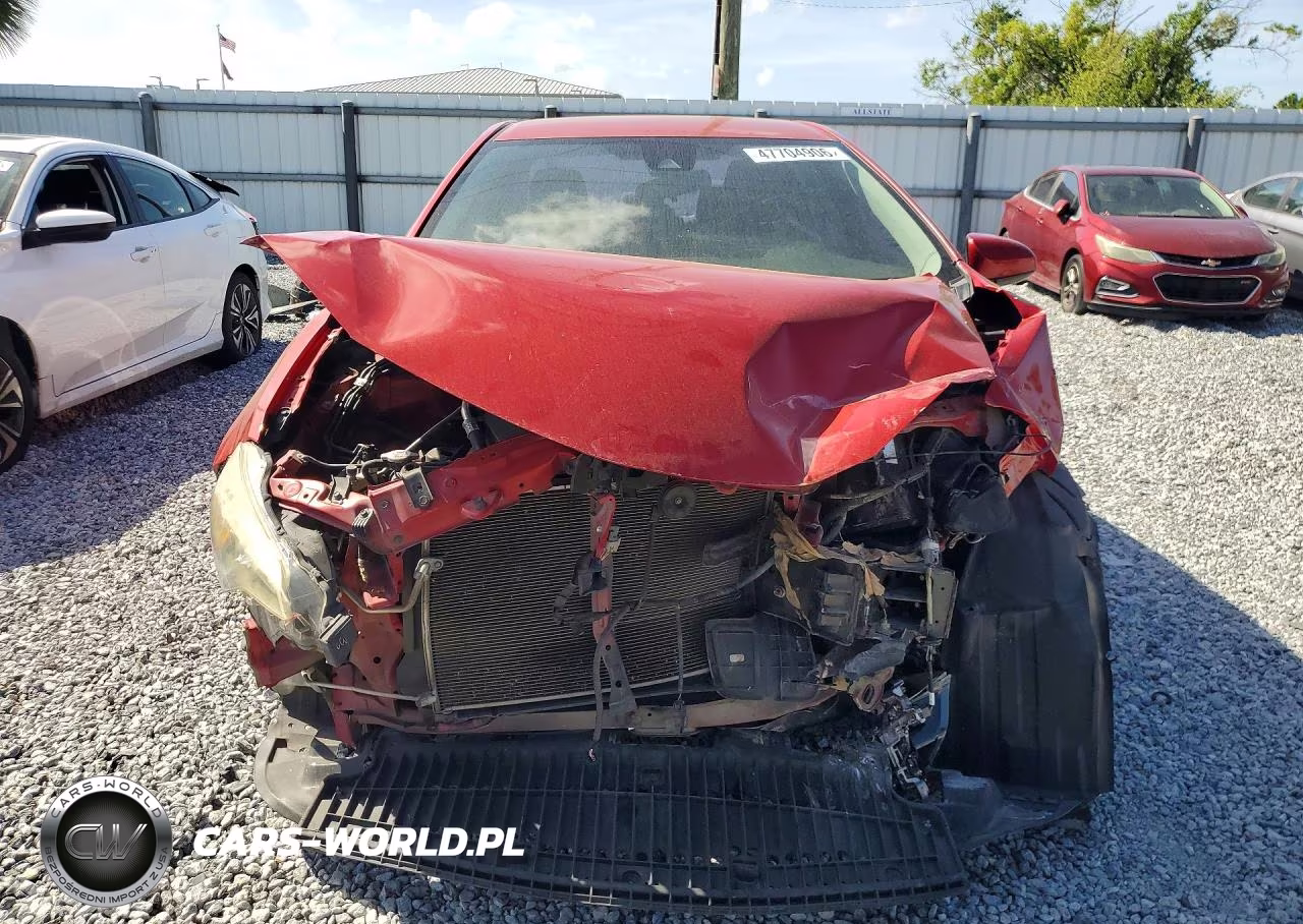 2018 Toyota Corolla Le VIN:2T1BURHE1JC023215 - 5