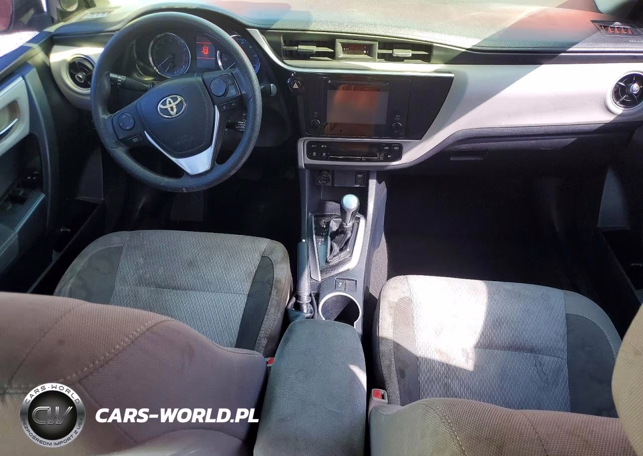2018 Toyota Corolla Le VIN:2T1BURHE1JC023215 - 8