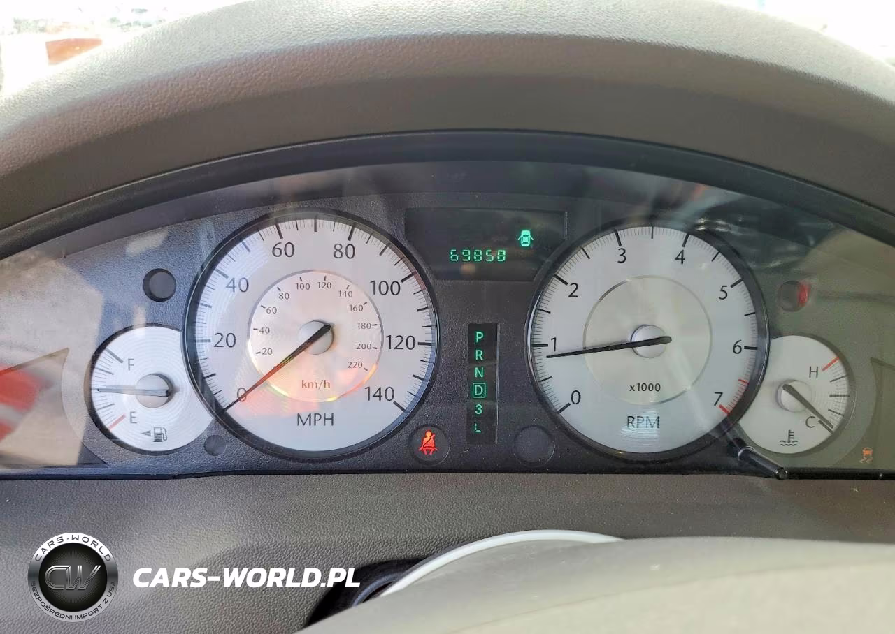 2010 Chrysler 300 Touring VIN:2C3CA5CV4AH221388 - 9