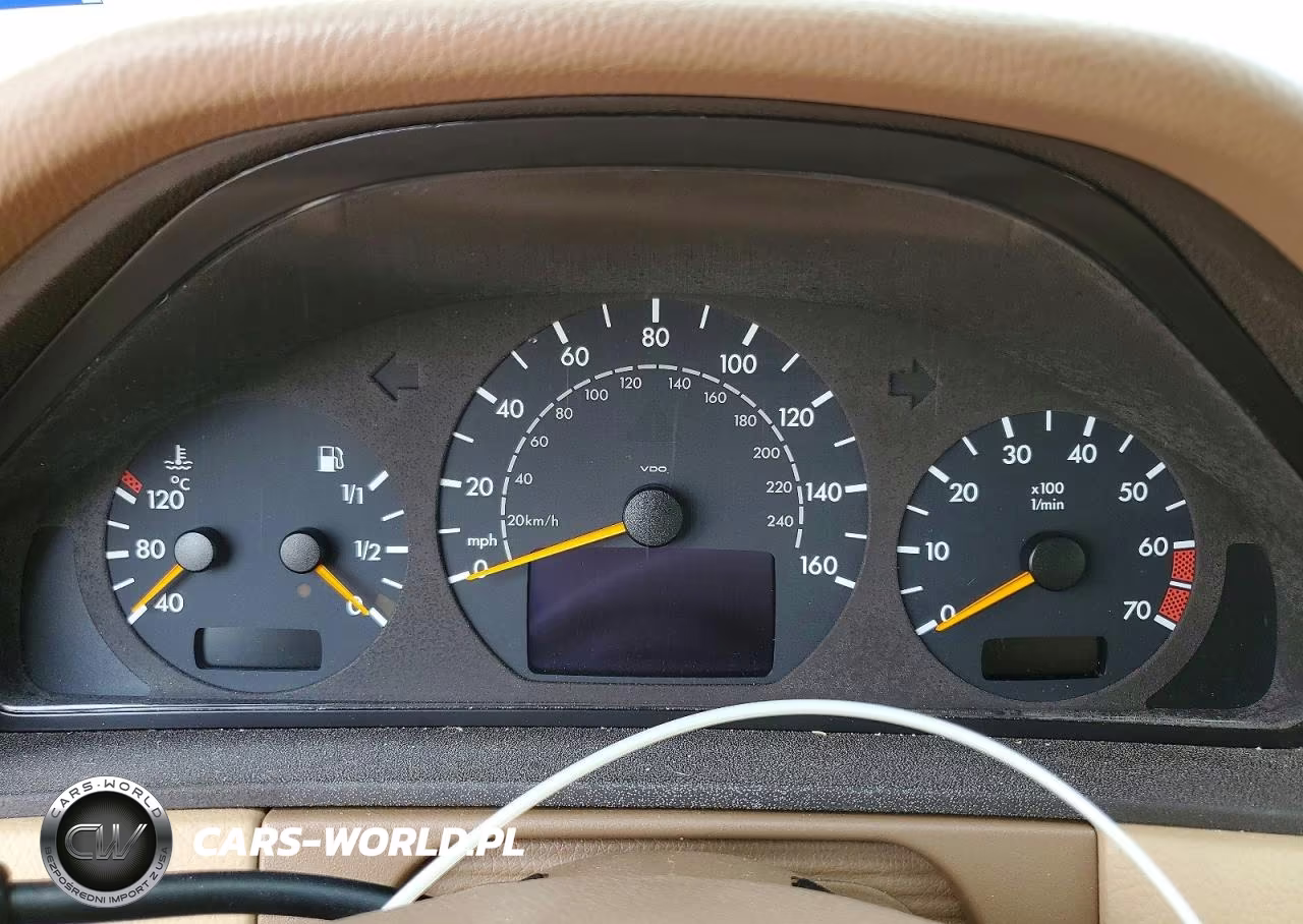 2000 Mercedes-Benz E 320 VIN:WDBJF65J9YB075091 - 9