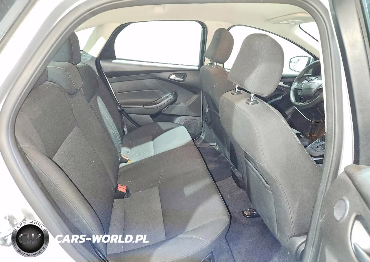 2016 Ford Focus VIN:1FADP3F20GL256404 - 10