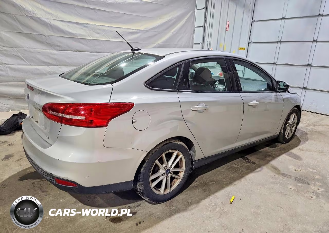 2016 Ford Focus VIN:1FADP3F20GL256404 - 3