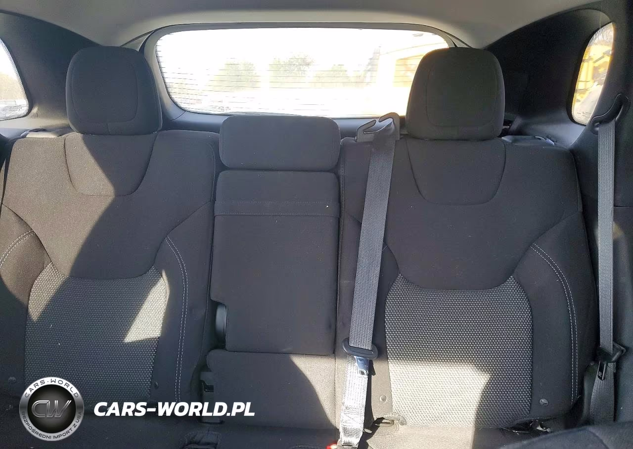 2019 Jeep Cherokee Latitude VIN:1C4PJLCB5KD360306 - 10
