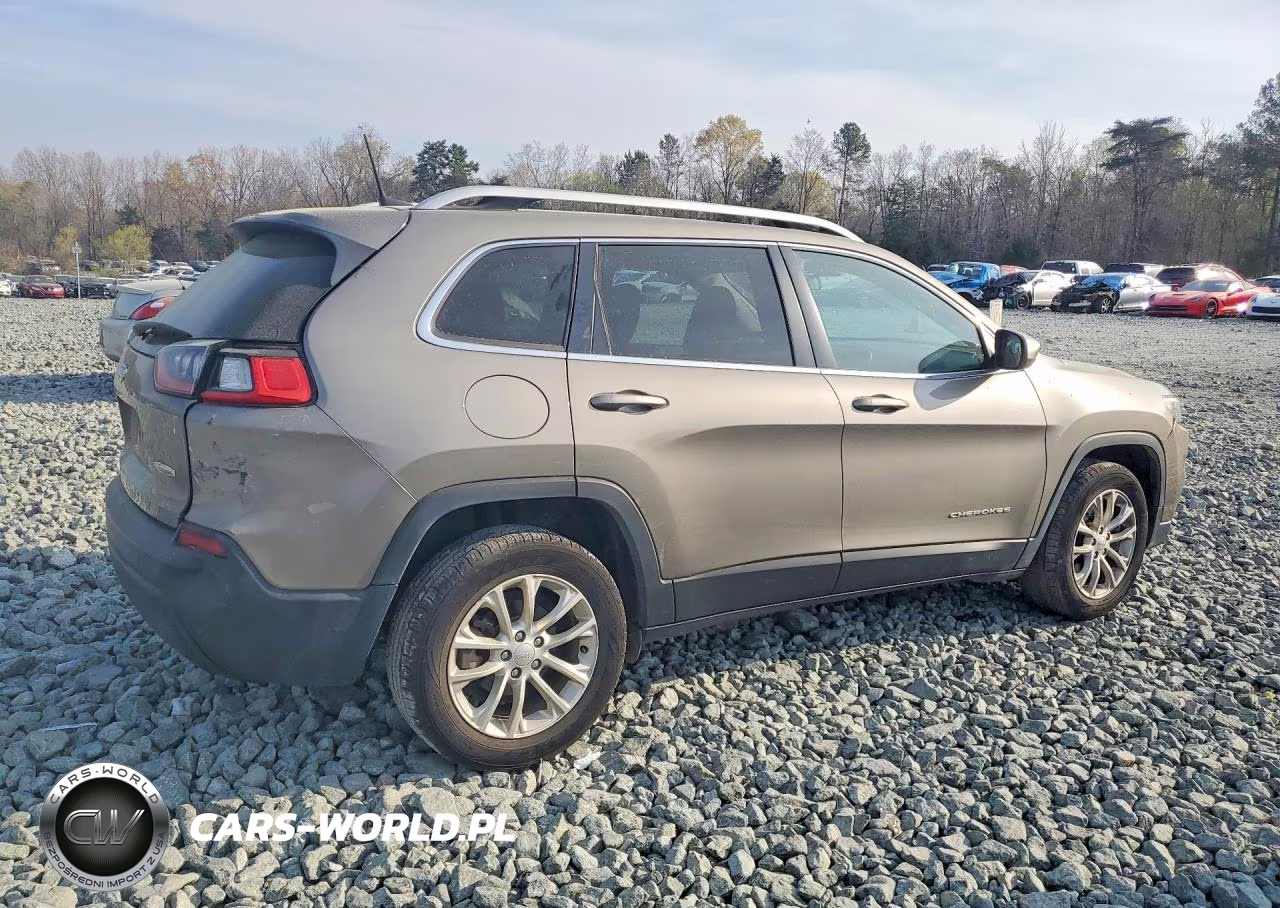 2019 Jeep Cherokee Latitude VIN:1C4PJLCB5KD360306 - 3
