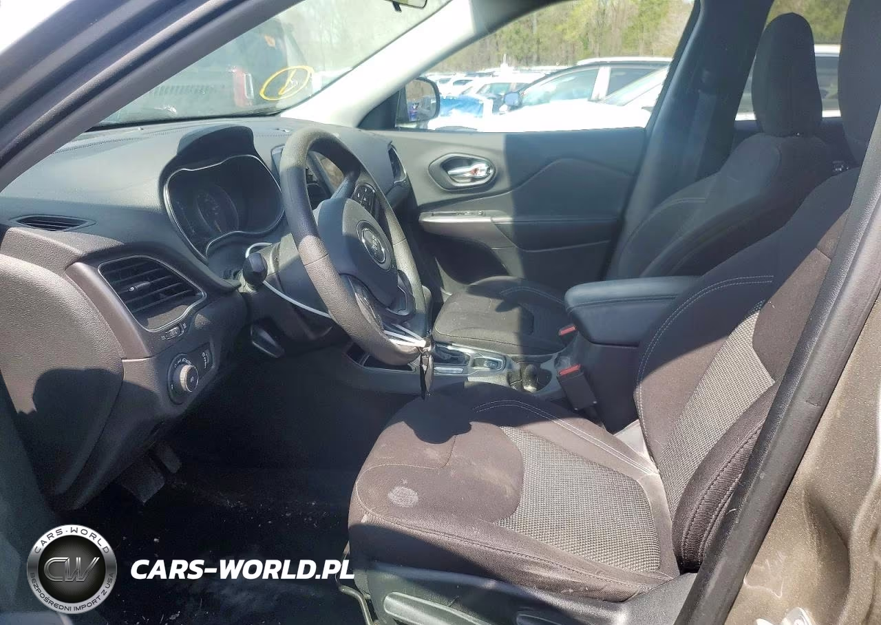 2019 Jeep Cherokee Latitude VIN:1C4PJLCB5KD360306 - 7