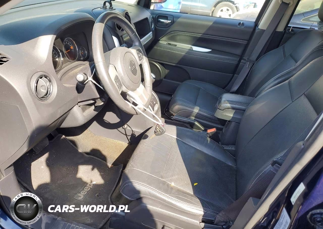 2016 Jeep Compass Latitude VIN:1C4NJDEBXGD657721 - 7