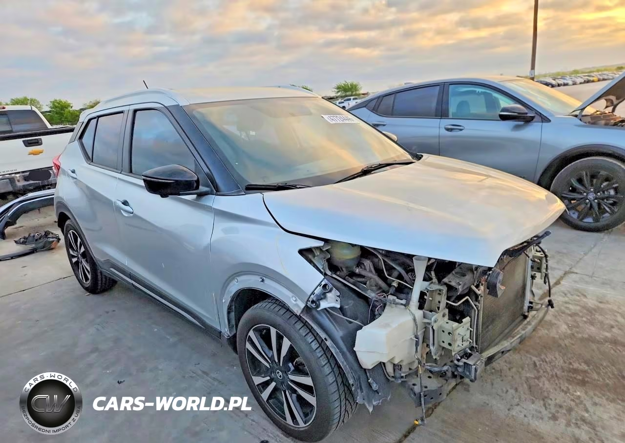 2018 Nissan Kicks Sr VIN:3N1CP5CU6JL538701 - 4